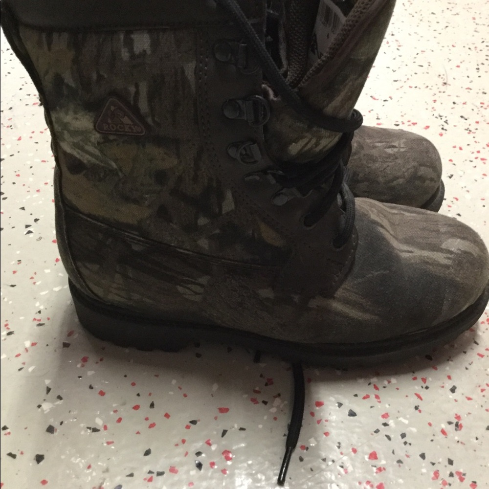 Boots - Picture 2 of 5